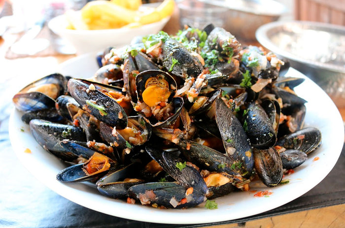 Sauté de Moules en sauce Tarantina (piquant) - Cozze alla Tarantina - Mussels in Tomato&Garlic, oregan in Spicy sauce