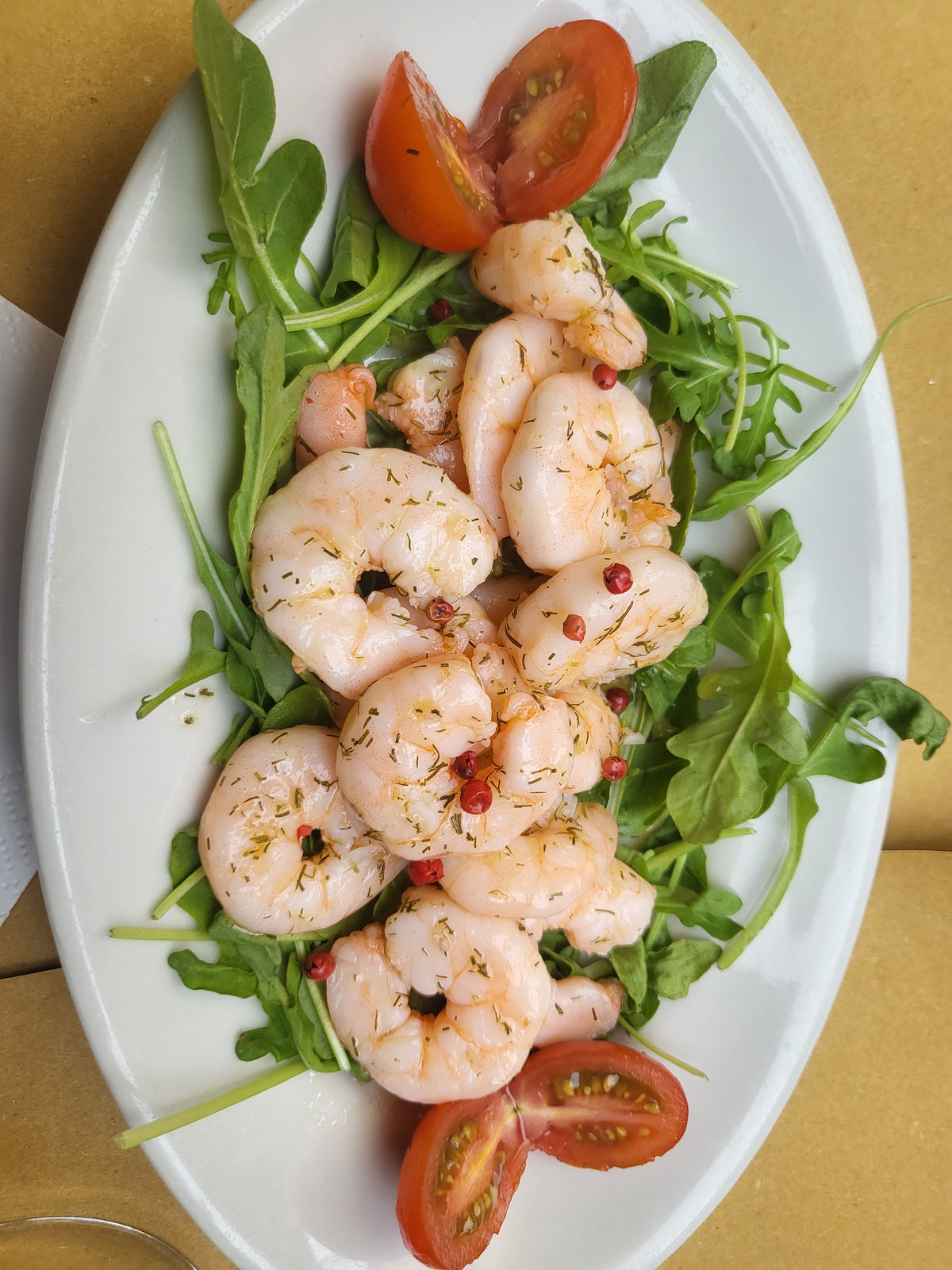 Salade de Crevettes (décortique 120g) parfumé avec Aneth, Citron, Lime et huile d'olive extra vierge, salade Rouquette