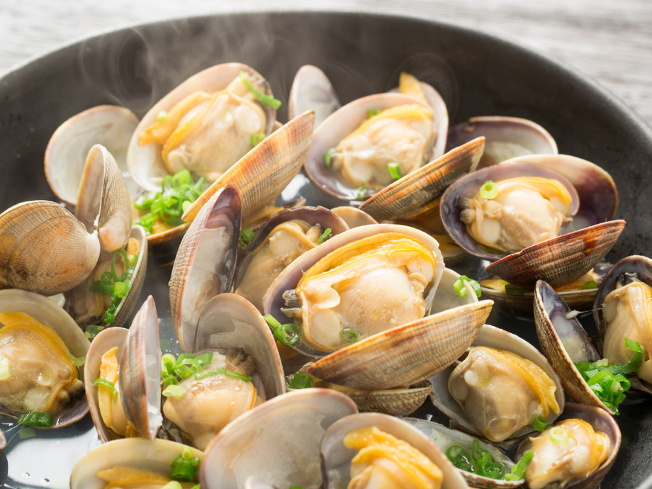 Guazzetto bianc de "Caparosoli", le vrai Vongole AOP "Veraci di Goro", sauté avec vin blanc Rolle, Huile d'Olive Extra Vierge, Ail,Persil, Citron, Poivre Noir
