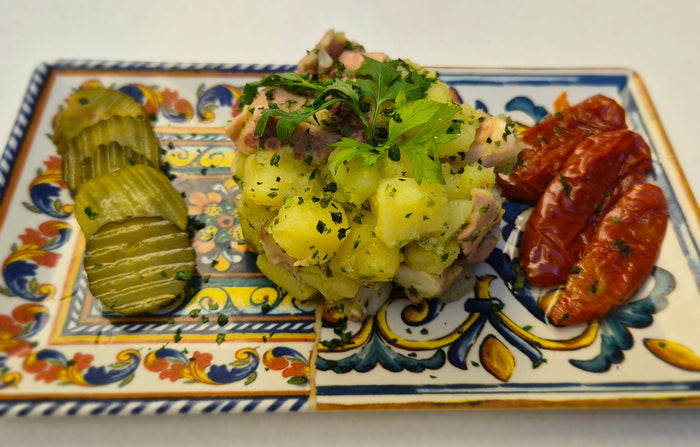 Polipo&Patate. Poulpe & Pommes de Terres, parfumé avec huile d'olive extra vierge, persil et jus de citron.