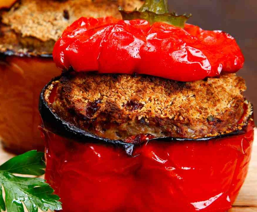 Poivron Farcie avec saucisse, bœuf, fromage Provolone Auricchio, Riz