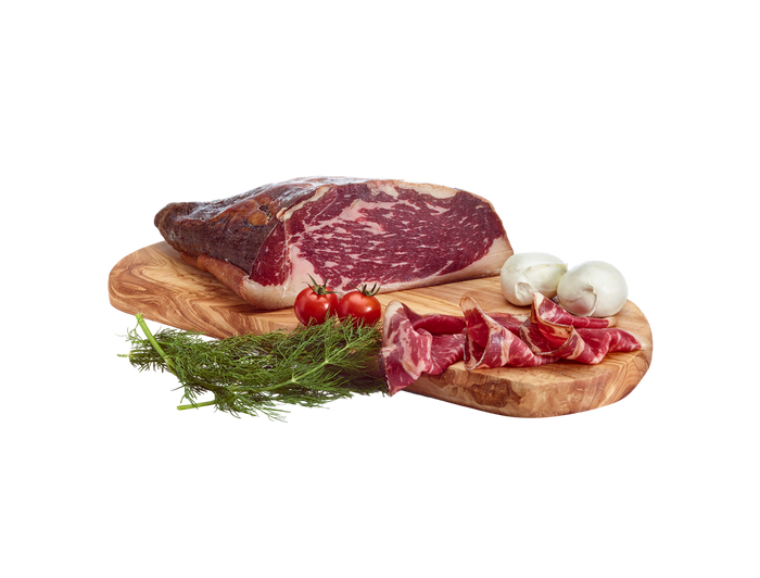 Jambon de Bœuf, délicatement fumé avec bois résineux, et herbes de montagne. Plat froid très gourmand et léger, a conseiller sans hésitation.