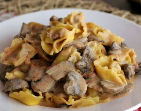Ravioli del Plin farci avec roti de Bœuf, épinards et Parmigiano, en sauce au Cèpes, Porcini Trifolati.