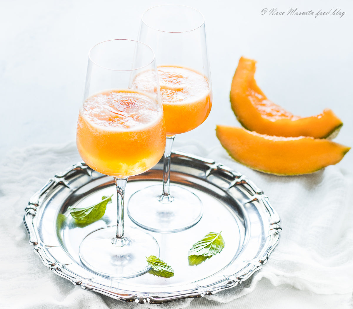 Bellini au Melon, préparé avec vin brut et sorbet maison au Melon.