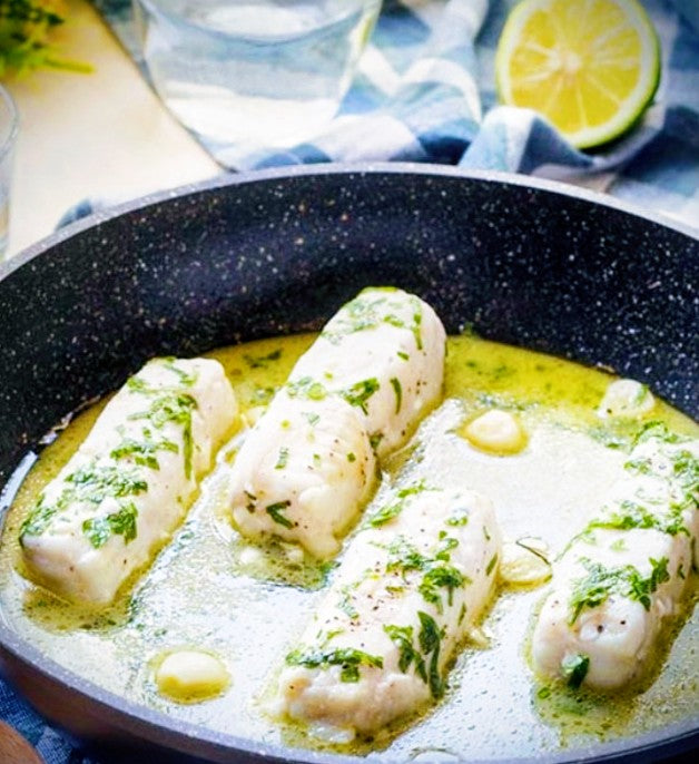 Cœur de Filet de Baccala' (250g dorsale) nappe' d'onctueuse sauce au Citron, grand classique de la Maison.